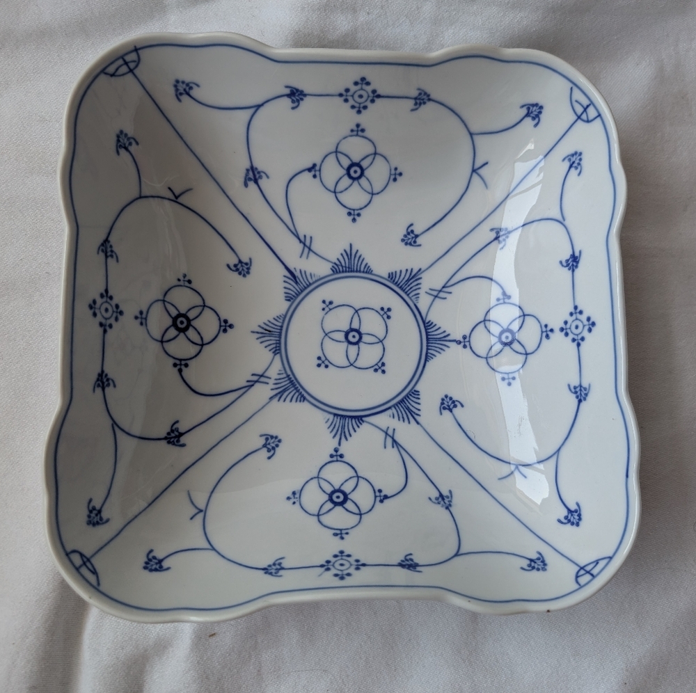Moschendorf White Porcelain Strawflower Blue Design Square Serving Bowl Vintage
